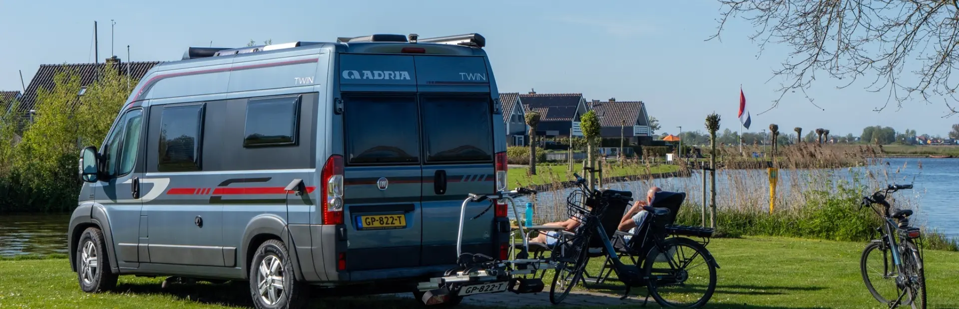 Kampeerplaatsen aan het water De Rakken 3