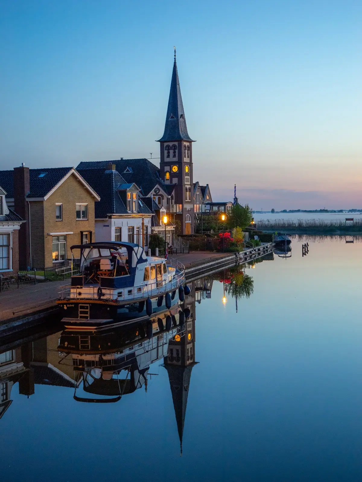 Zonsondergang Woudsend over het water