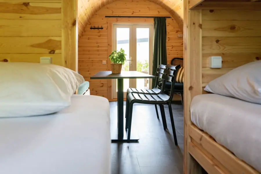 Slaapkamer kampeerpod 1