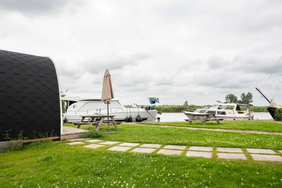 Uitzicht vanuit kampeerpod 1