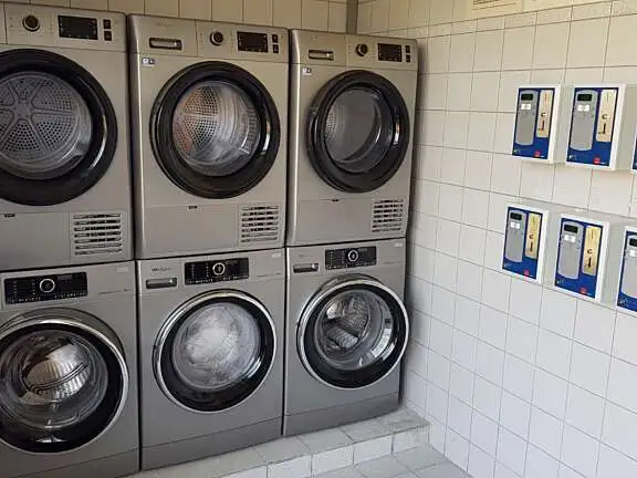 Sanitair Wasmachines en Drogers De Rakken