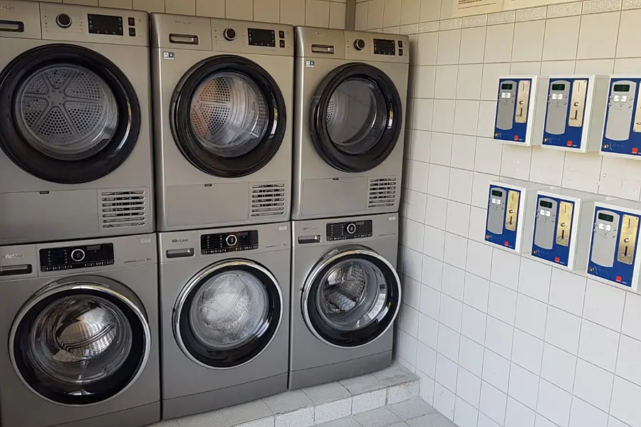 Sanitair Wasmachines en Drogers De Rakken