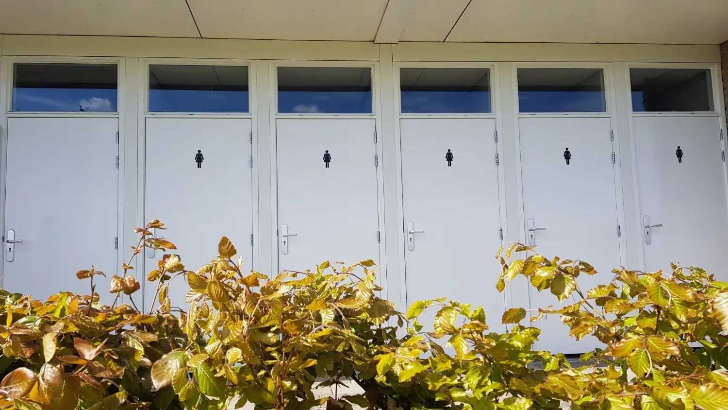 Sanitair Centrumgebouw De Rakken voldoende toiletten