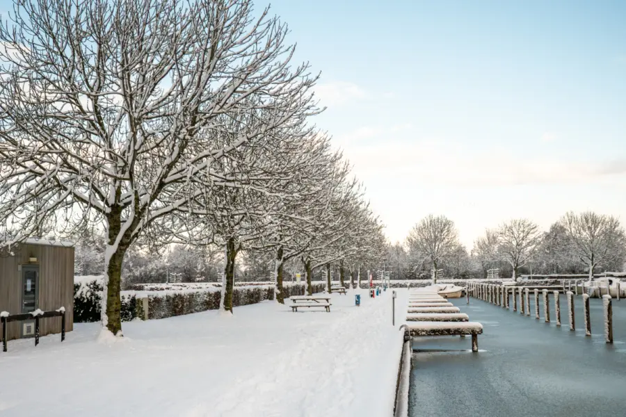 Sneeuw langs de E steiger