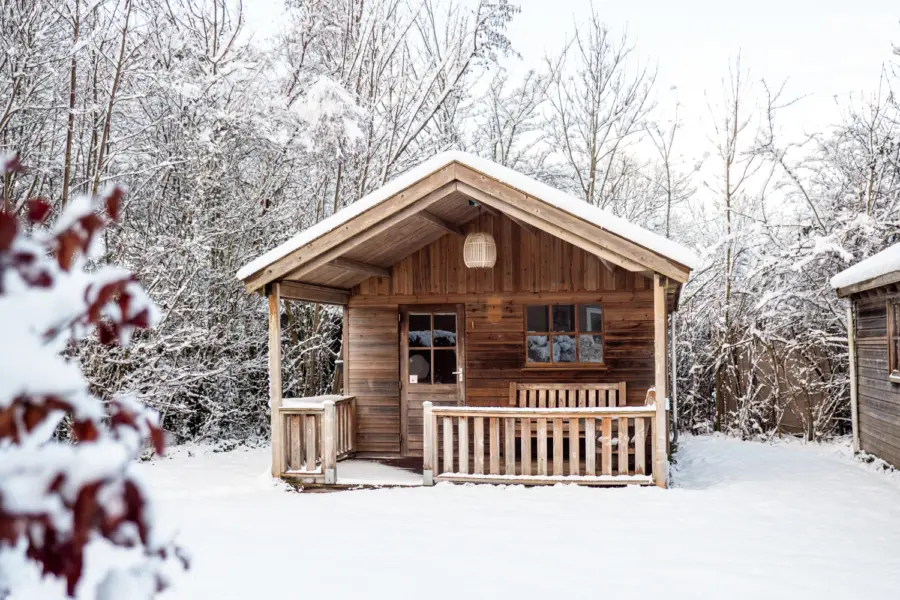 Trekkershut in de sneeuw