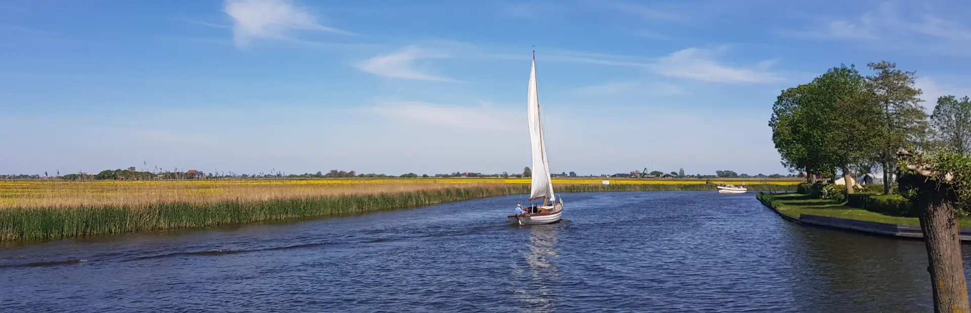 Zeilboot Friese merengebied zuidwest friesland kamperen aan het water