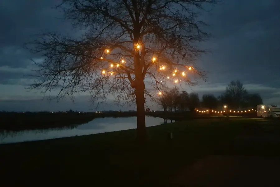 Winterkamperen Friesland aan het water De Rakken Woudsend